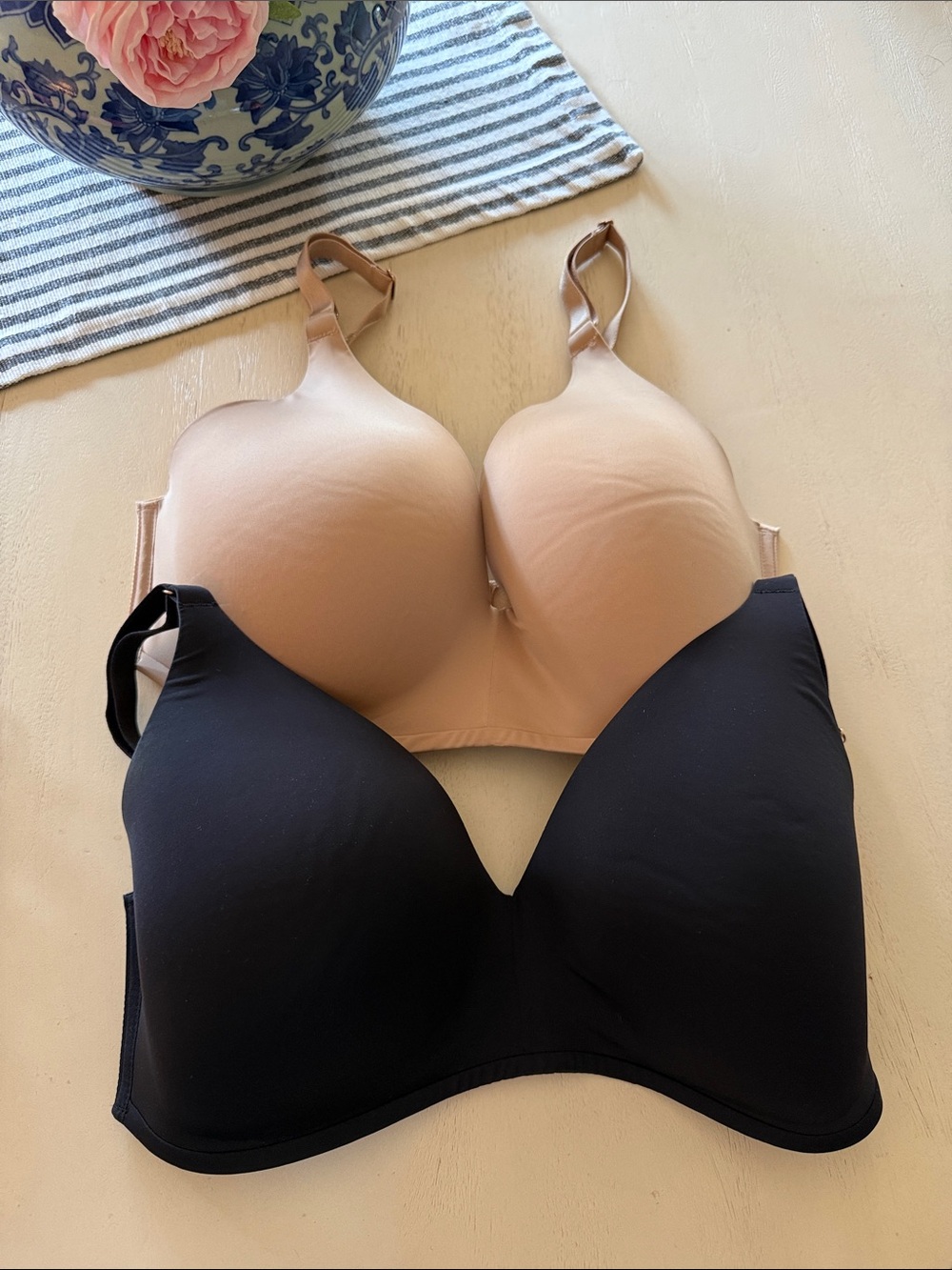 Pair of Soma Bras- Wireless Vanishing